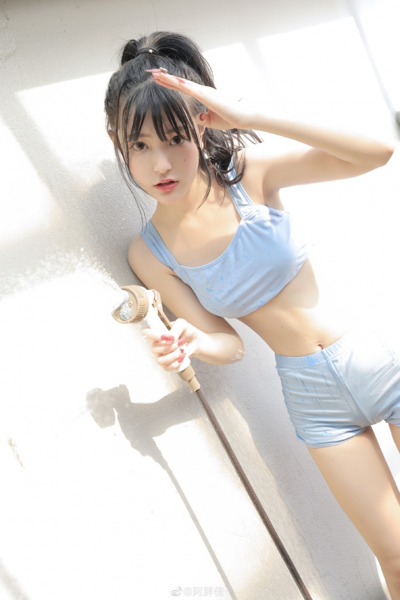 比基尼美少女小蛮腰大长腿写真  第5张