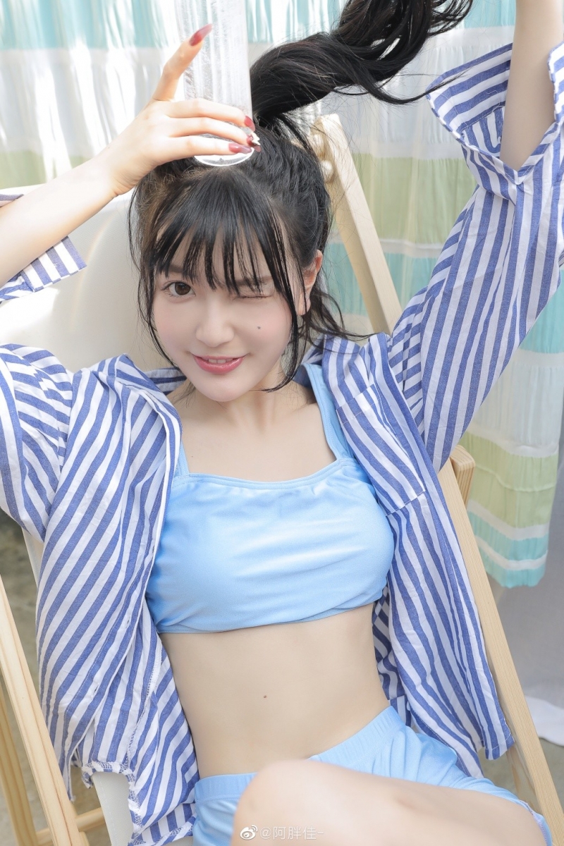 比基尼美少女小蛮腰大长腿写真  第7张