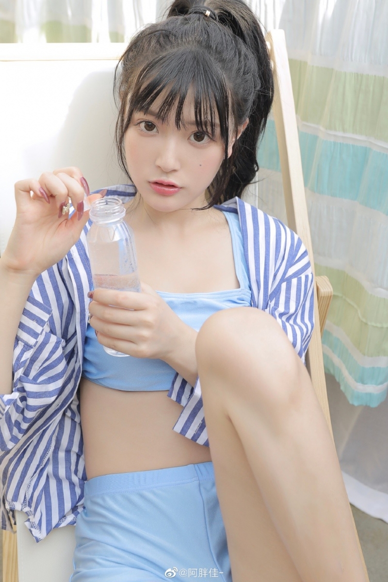 比基尼美少女小蛮腰大长腿写真  第8张