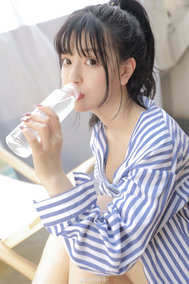 比基尼美少女小蛮腰大长腿写真  第9张
