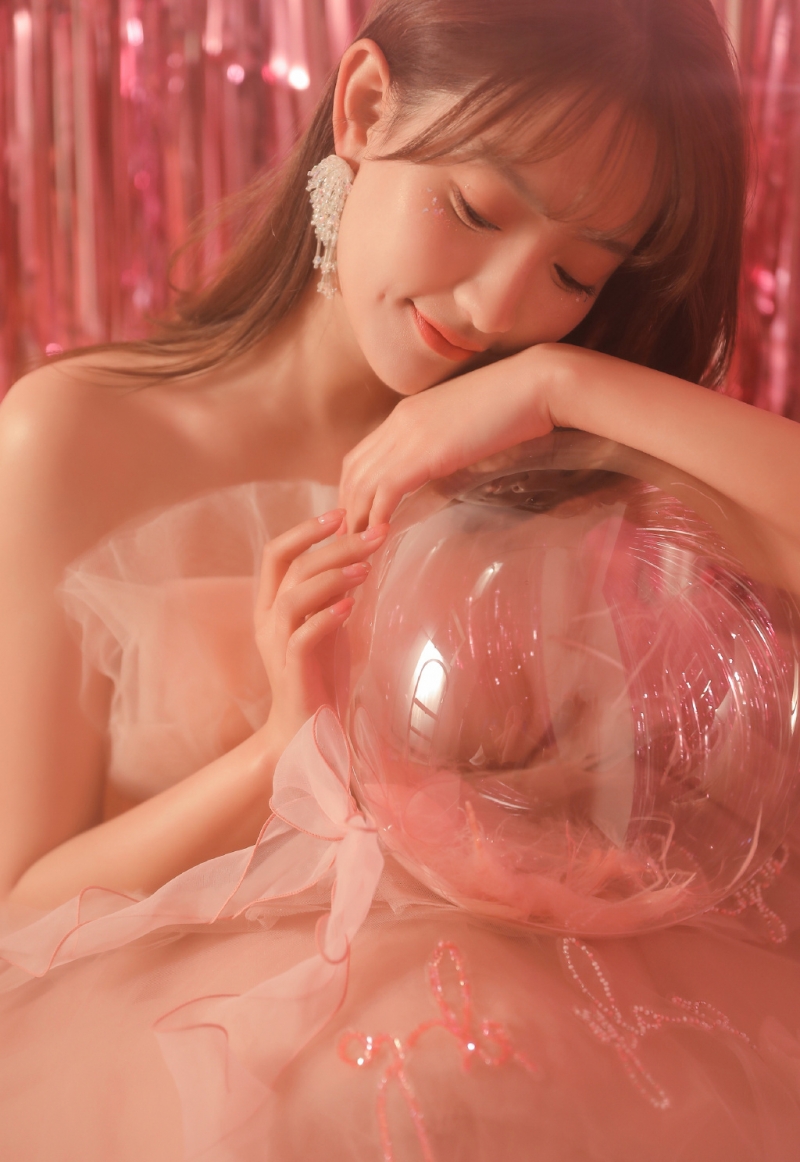 金发少女露肩纱裙梦幻唯美写真  第2张