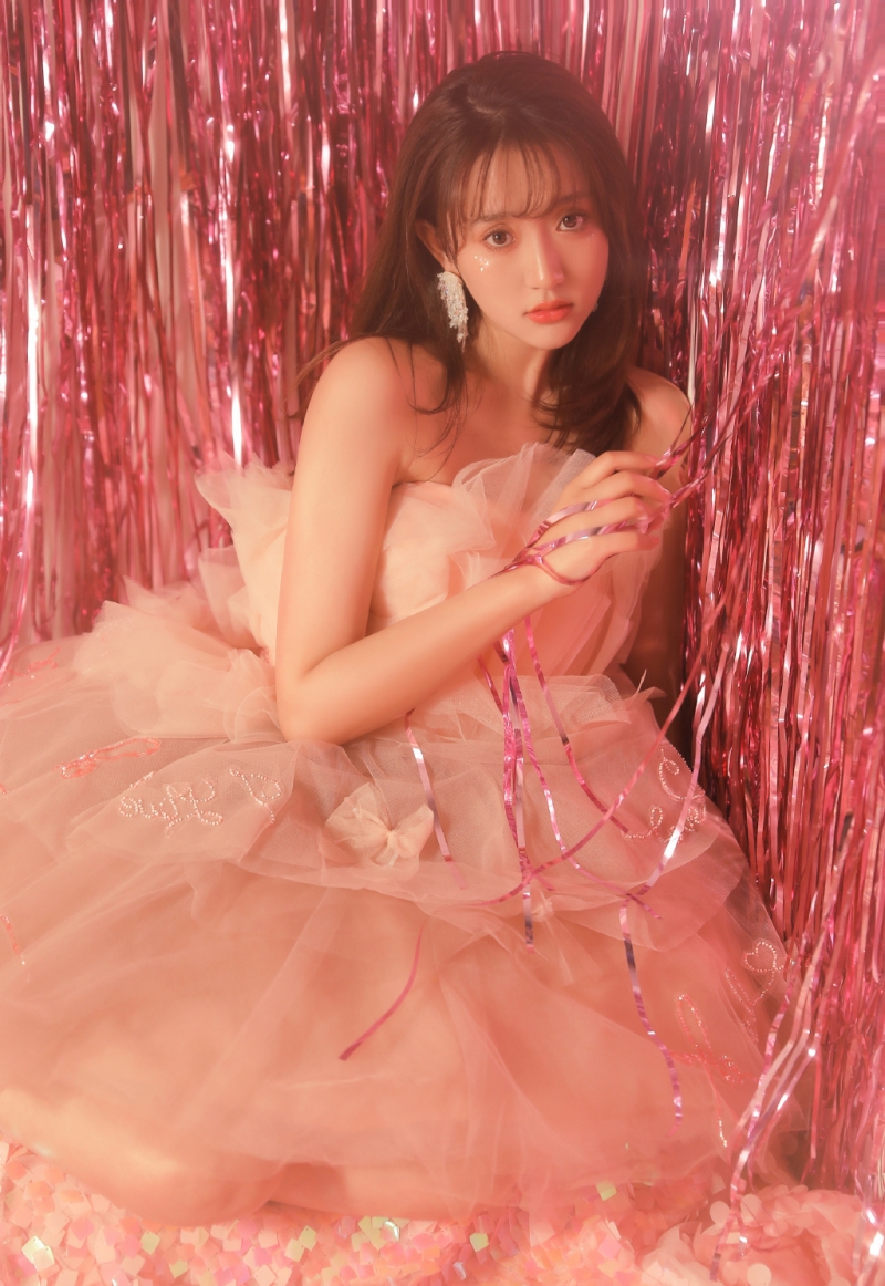 金发少女露肩纱裙梦幻唯美写真  第6张