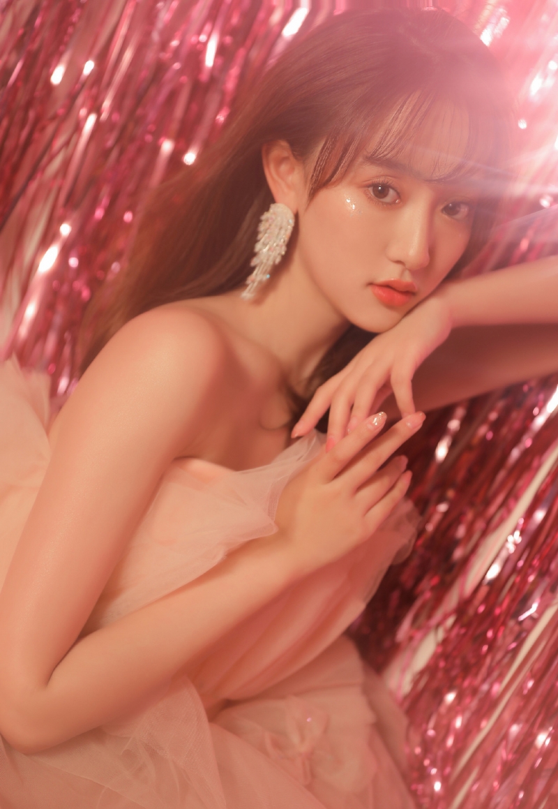 金发少女露肩纱裙梦幻唯美写真  第7张