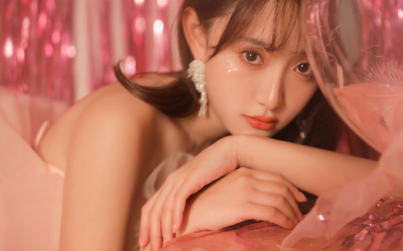金发少女露肩纱裙梦幻唯美写真  第9张