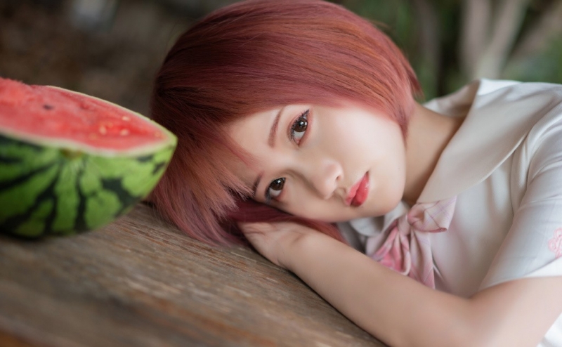 非主流短发美女jk制服户外写真  第8张