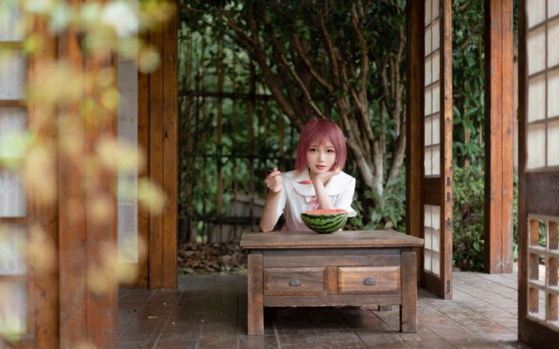 非主流短发美女jk制服户外写真  第9张