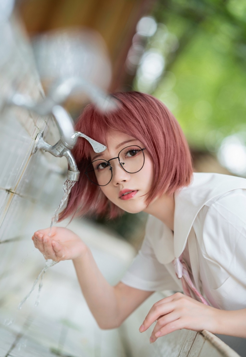非主流短发美女jk制服户外写真  第12张