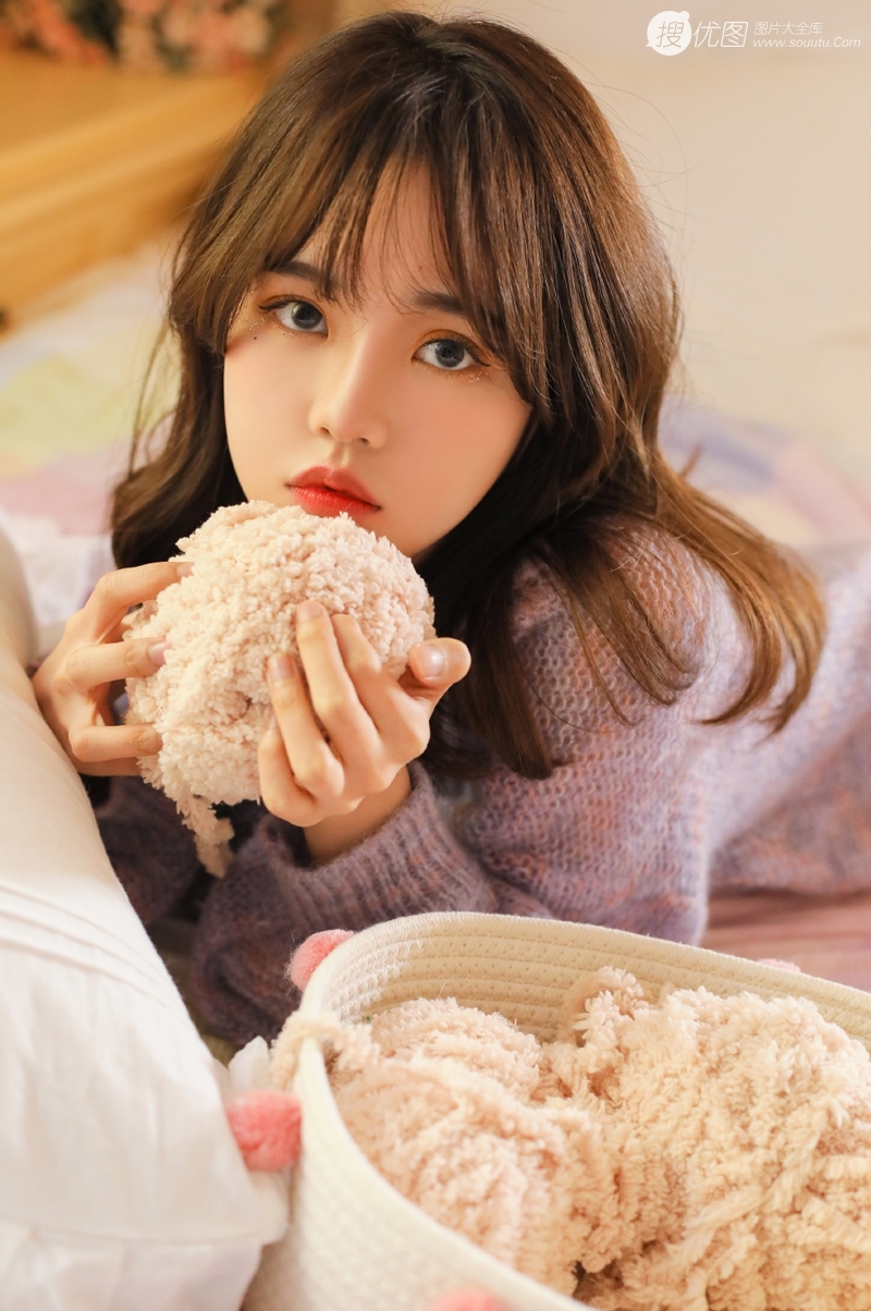 纯情少女细长美腿室内个人写真  第1张