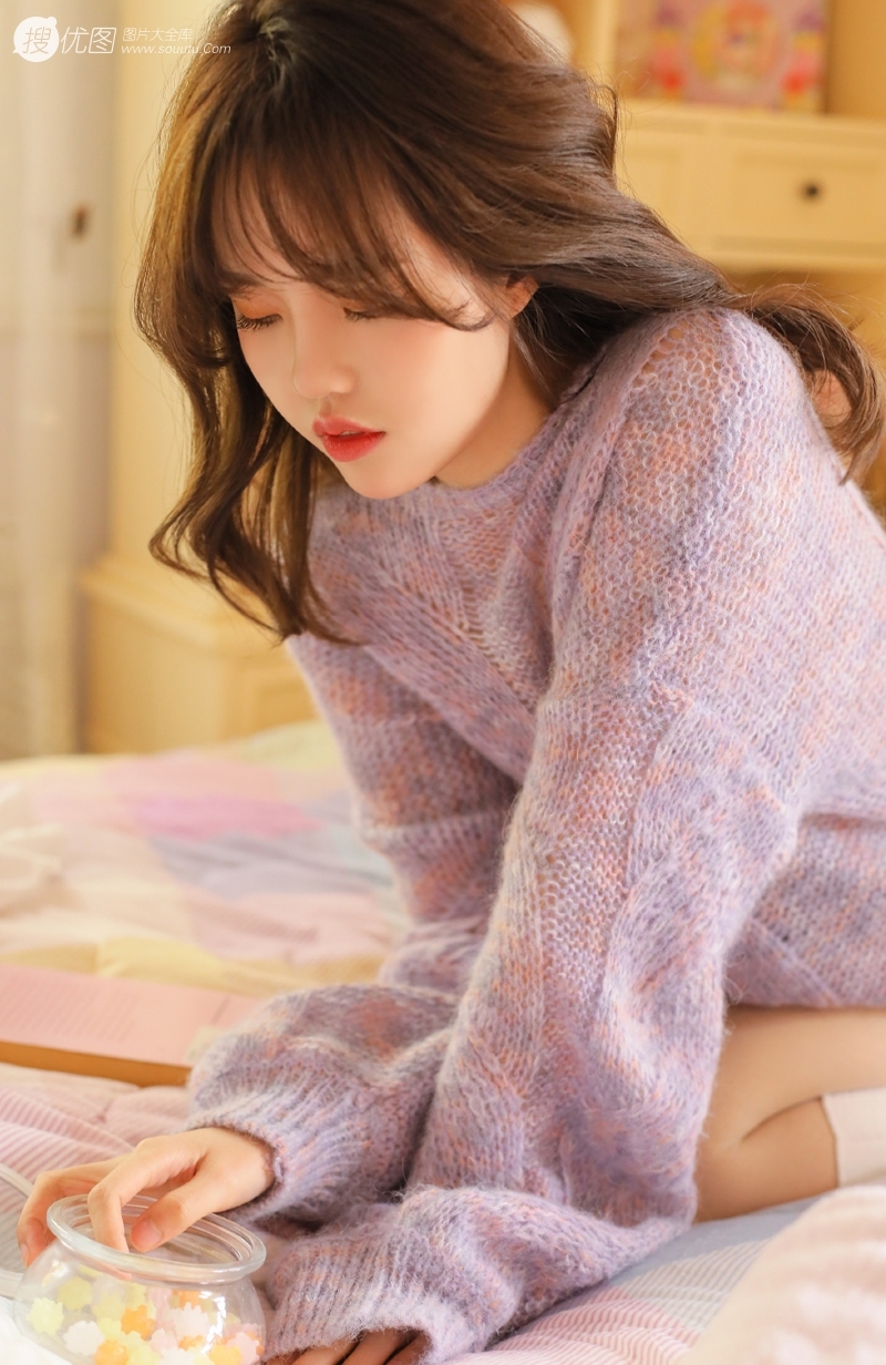 纯情少女细长美腿室内个人写真  第3张