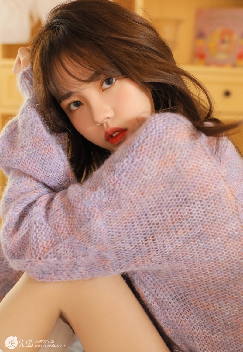 纯情少女细长美腿室内个人写真  第4张