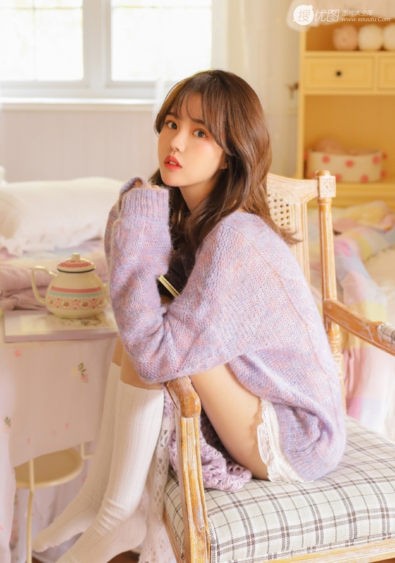 纯情少女细长美腿室内个人写真  第5张