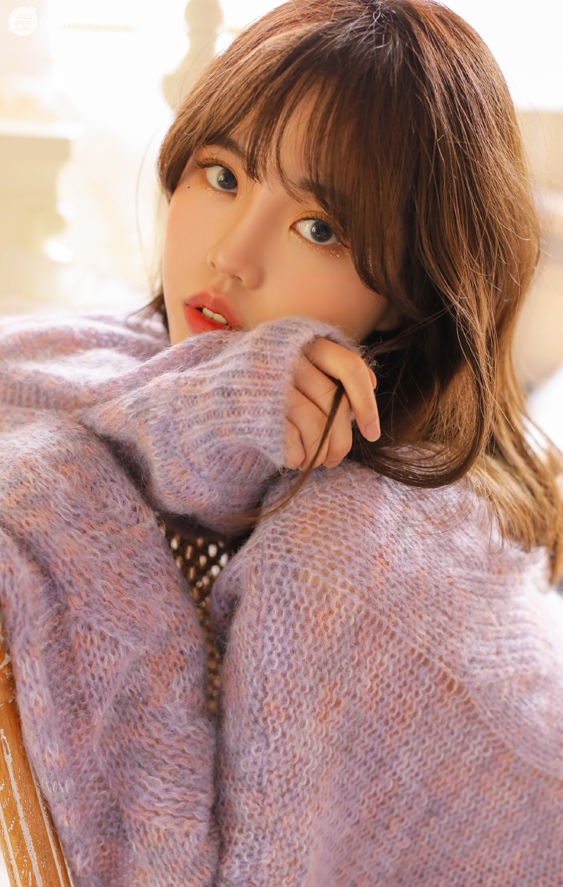 纯情少女细长美腿室内个人写真  第7张