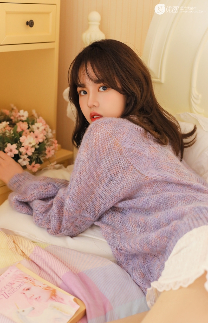 纯情少女细长美腿室内个人写真  第9张