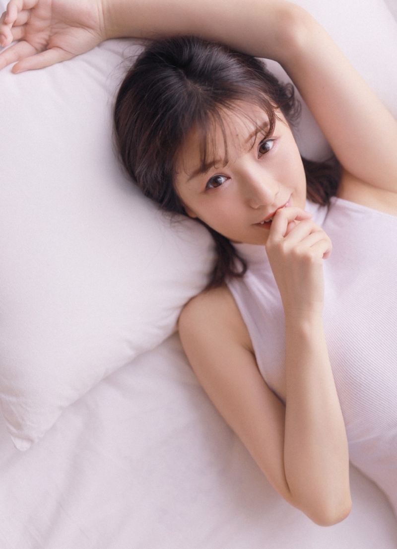 小蛮腰萌妹子美腿玉足床上写真  第4张