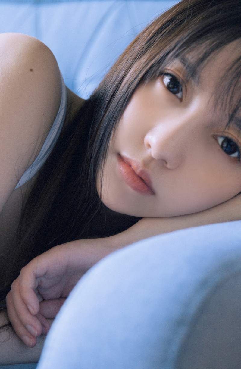 吊带连体衣美眉光滑牛奶肌写真  第2张