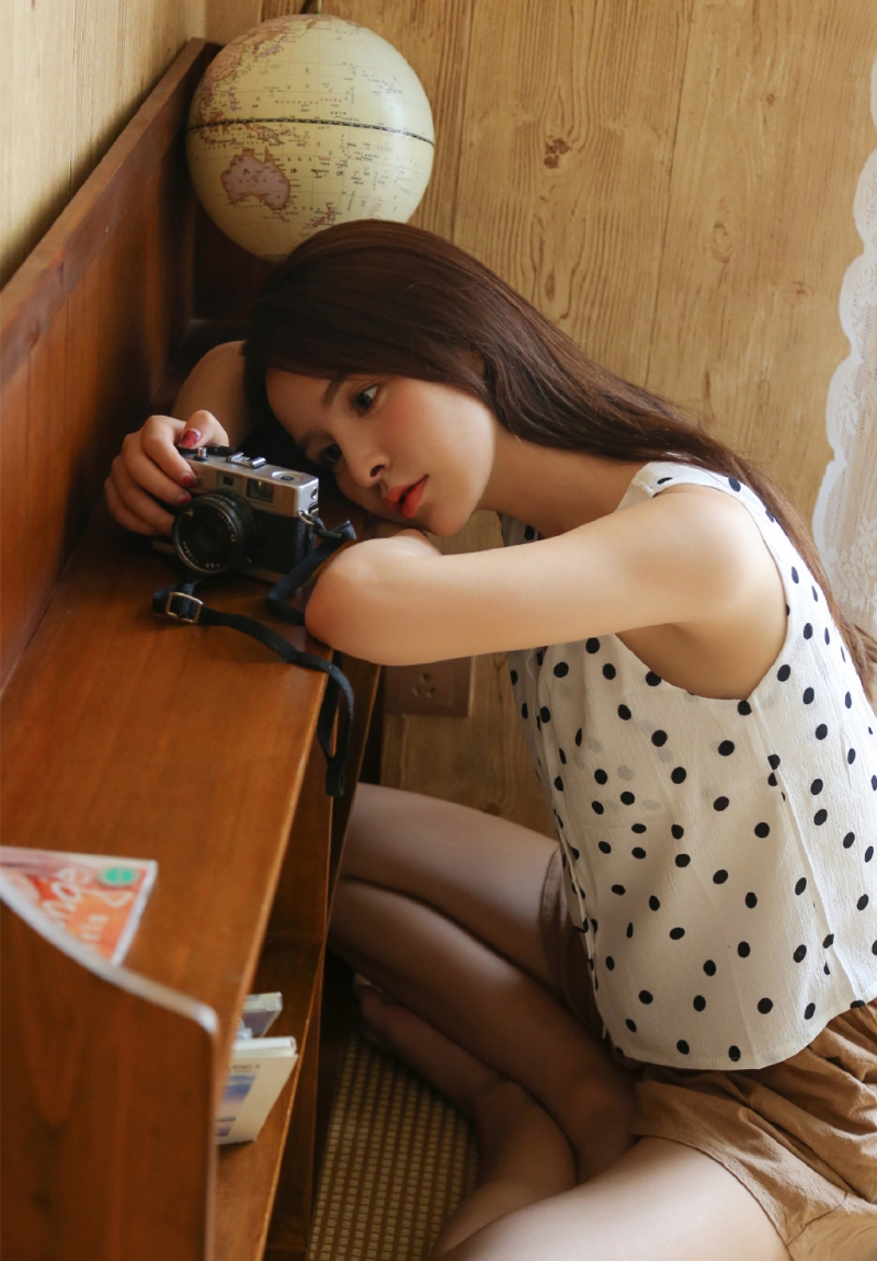 文艺范美少女长发披肩居家写真  第9张
