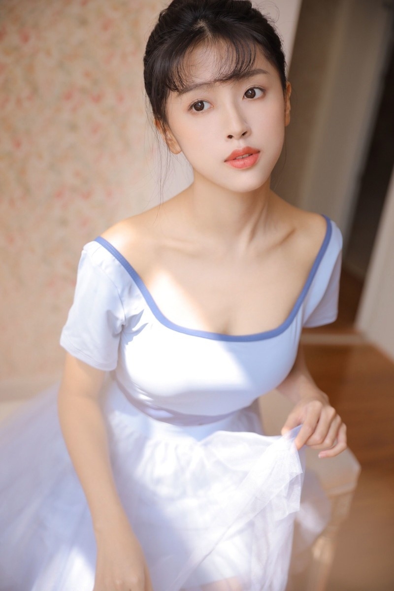 阳光下的舞蹈美女优雅动人写真  第6张