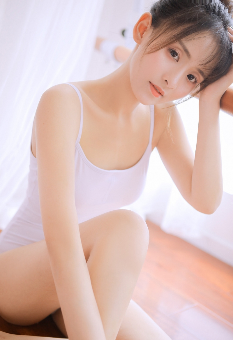 芭蕾舞美女吊带连体衣私房写真  第8张