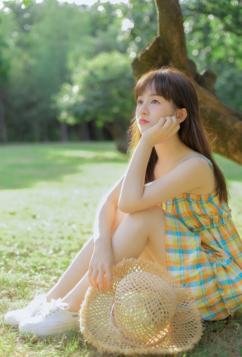 日系小清新美女吊带连衣裙写真  第4张