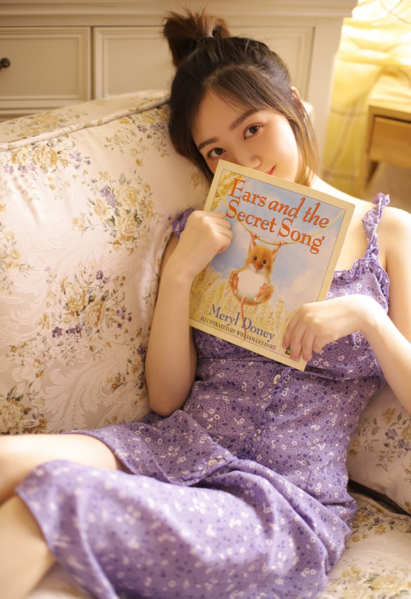 吊带碎花裙美女光滑牛奶肌写真  第2张