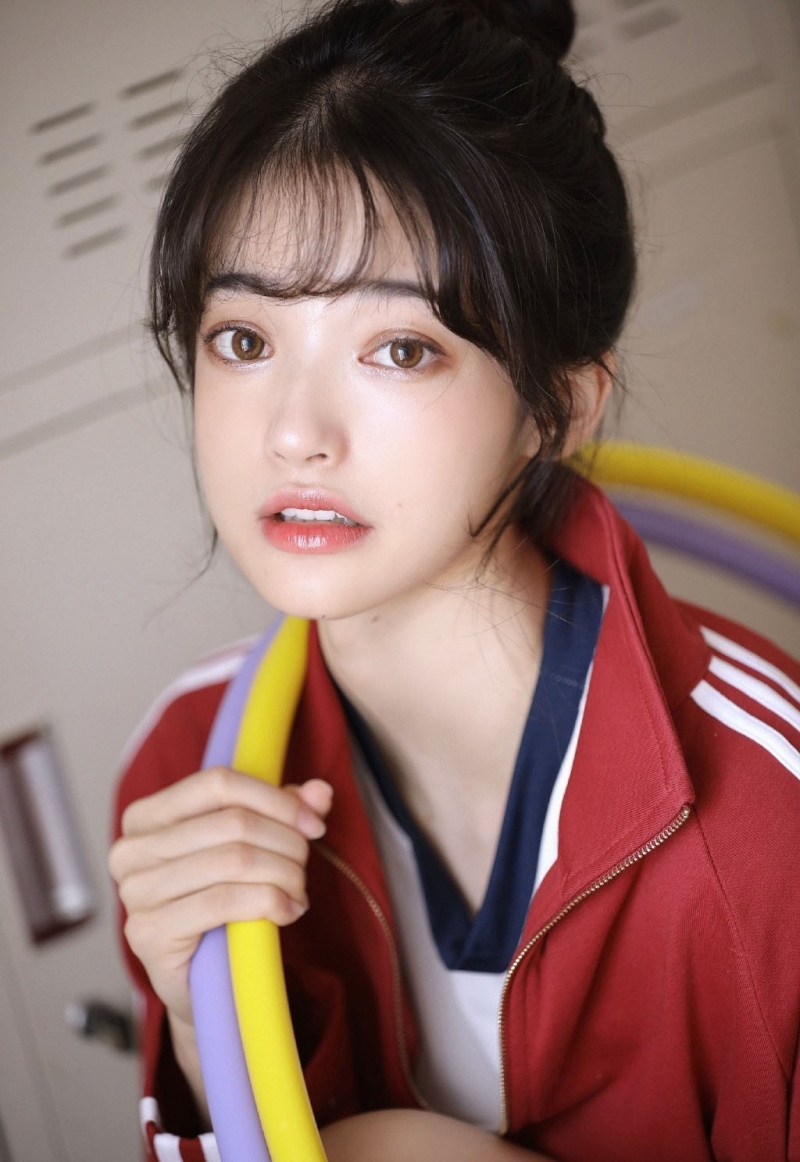 运动服美少女青春活力居家写真  第1张