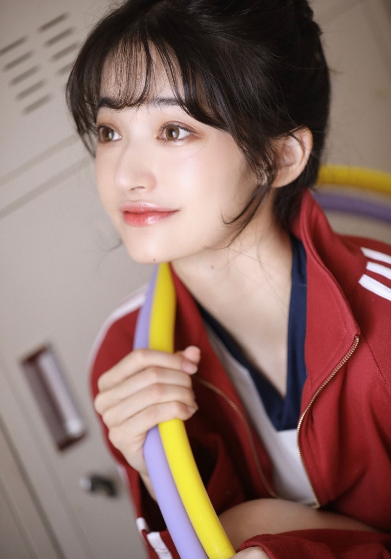 运动服美少女青春活力居家写真  第3张