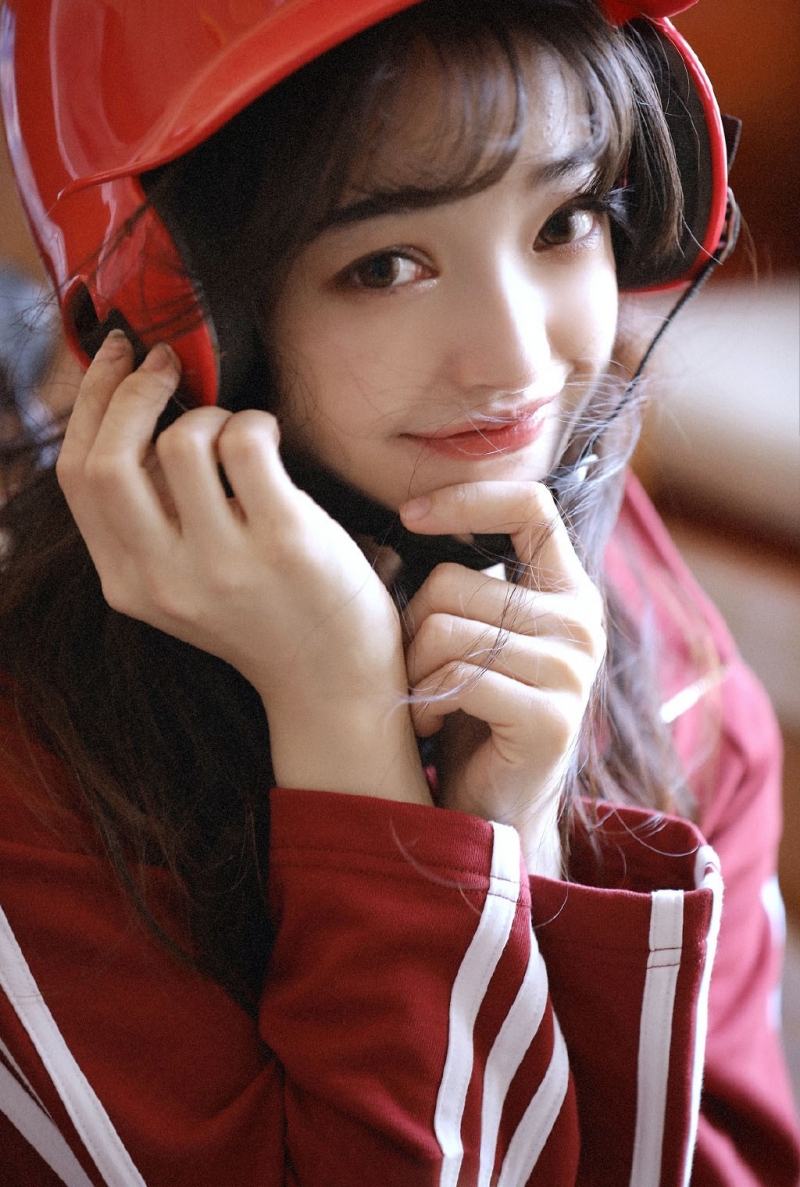 运动服美少女青春活力居家写真  第4张