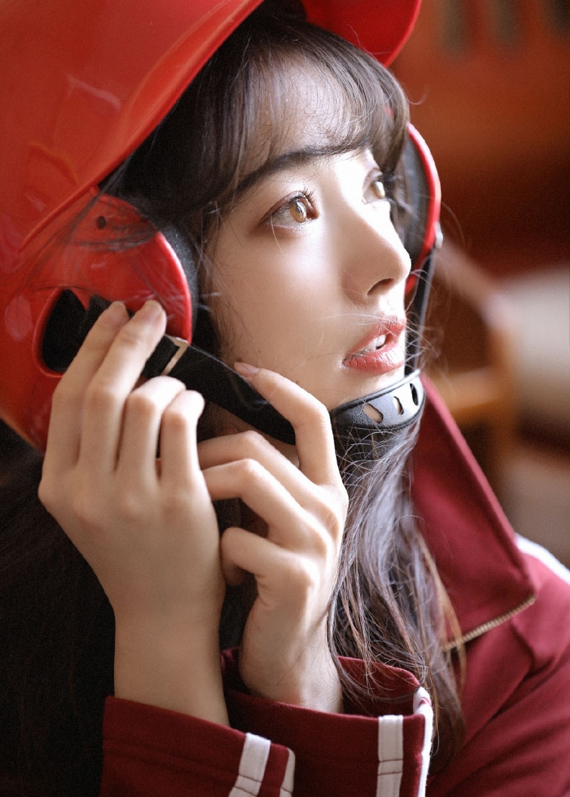 运动服美少女青春活力居家写真  第5张