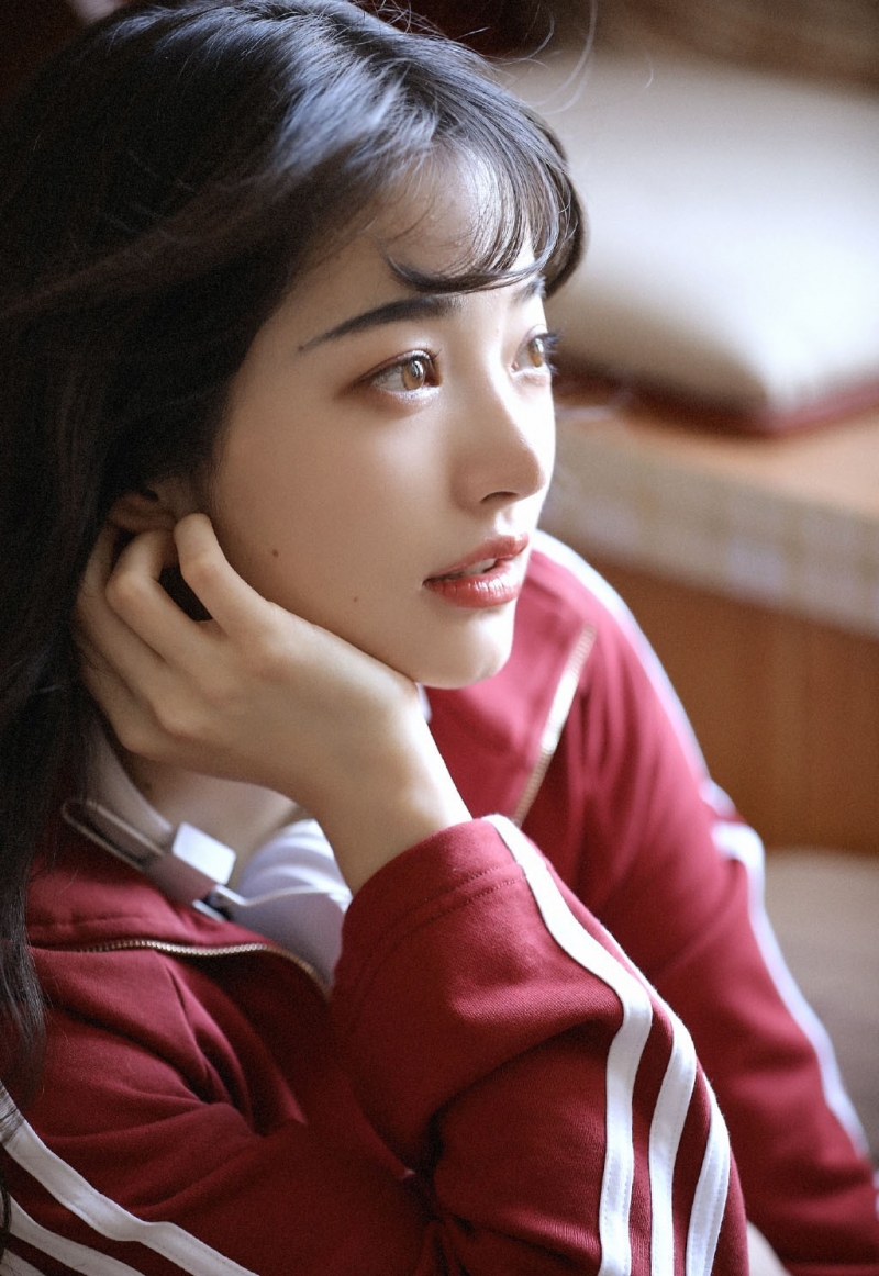运动服美少女青春活力居家写真  第6张
