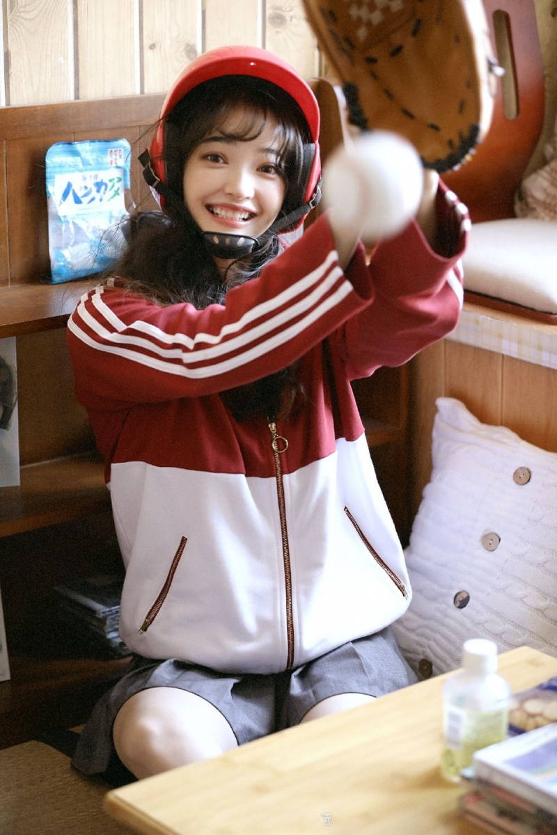 运动服美少女青春活力居家写真  第9张
