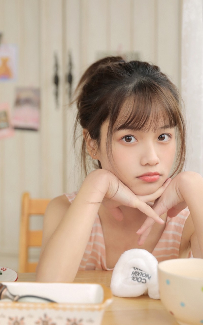 单马尾萌妹子白嫩肌肤私房写真  第3张