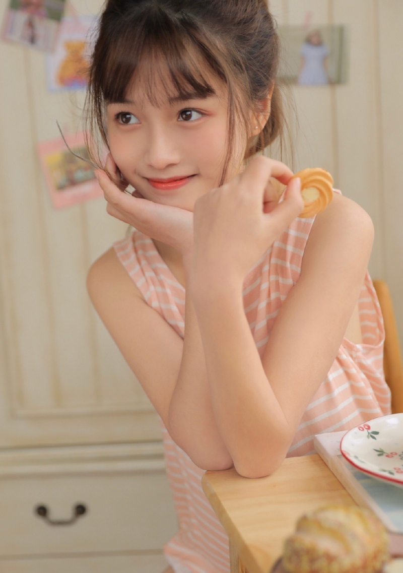 单马尾萌妹子白嫩肌肤私房写真  第10张