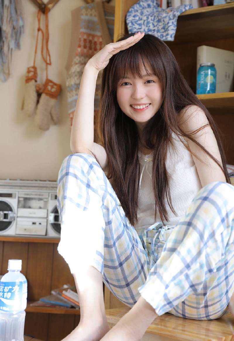 睡衣美女黑长直发清纯动人写真  第3张