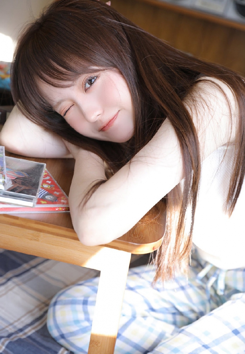 睡衣美女黑长直发清纯动人写真  第8张