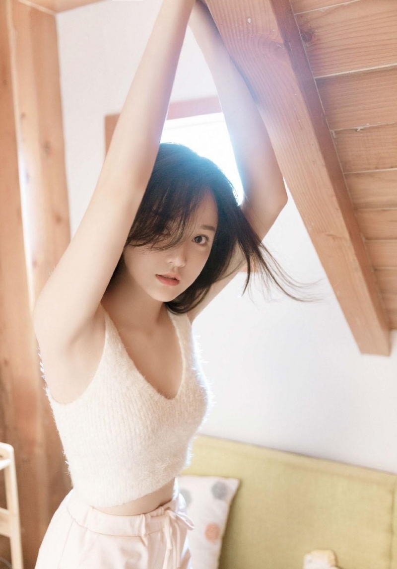长发美女清新脱俗室内个人写真  第8张