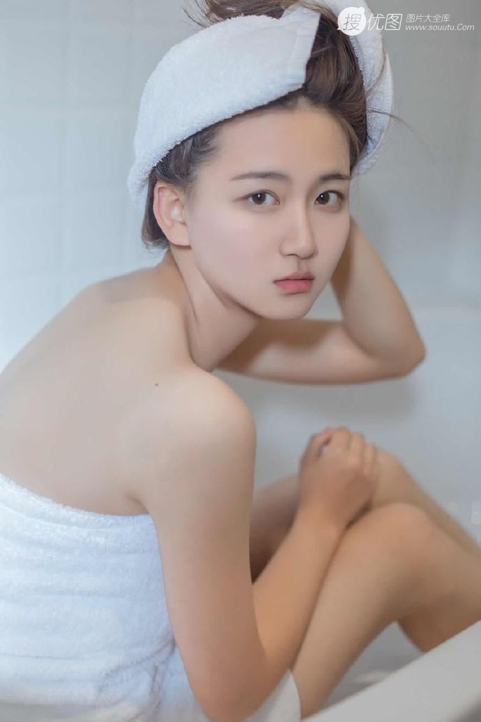 浴巾美女苗条身材白嫩肌肤写真  第3张