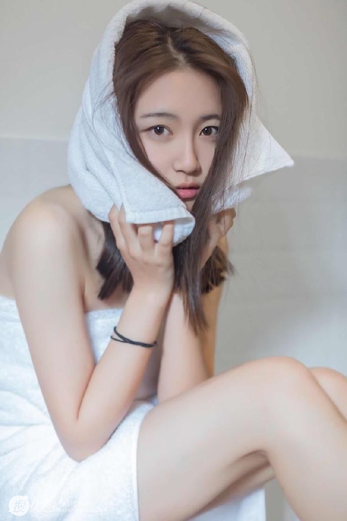 浴巾美女苗条身材白嫩肌肤写真  第7张