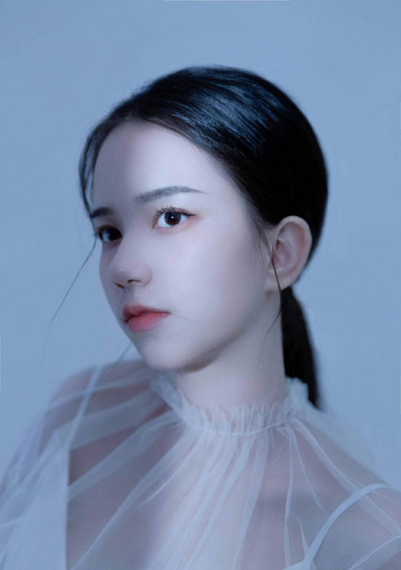 漂亮脸蛋美女白嫩肌肤艺术写真  第9张
