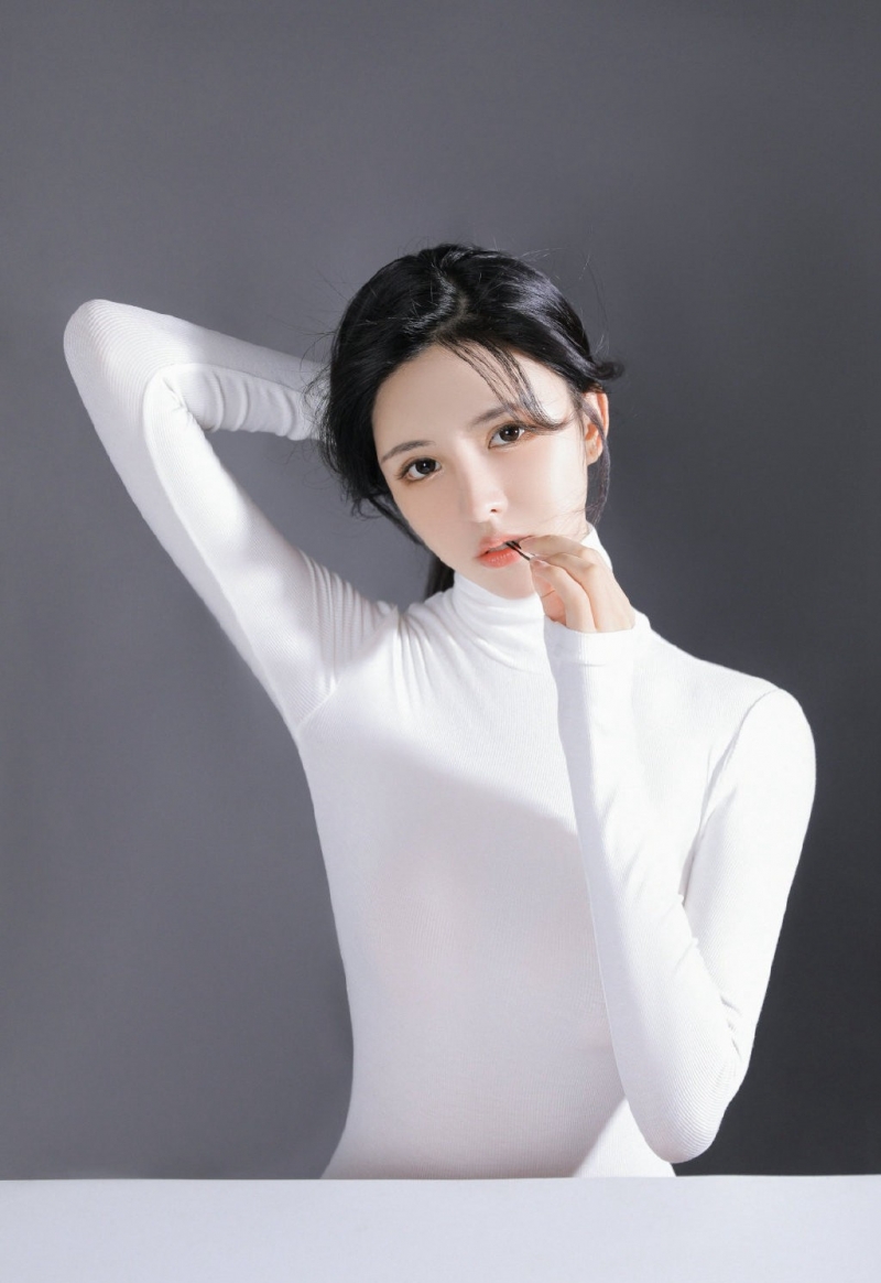 连体衣美女白皙大长腿艺术写真  第1张
