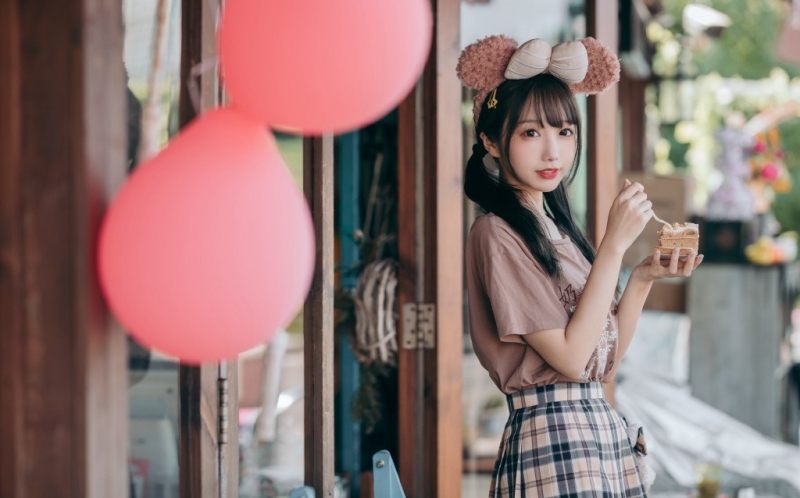 街拍短裙美女萝莉修长美腿写真  第6张