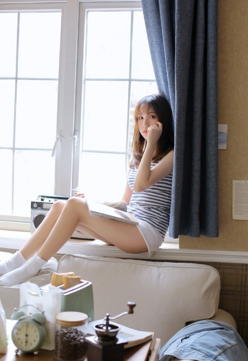 大长腿美女苗条好身材私房写真  第9张