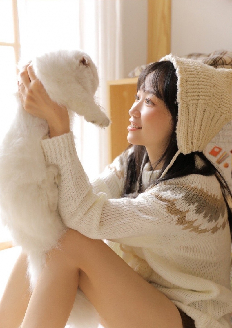 齐刘海萌妹子修长美腿居家写真  第5张