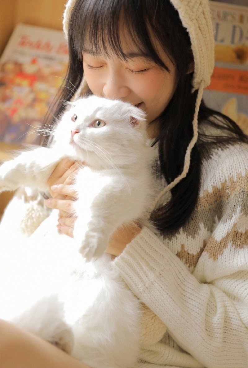 齐刘海萌妹子修长美腿居家写真  第7张