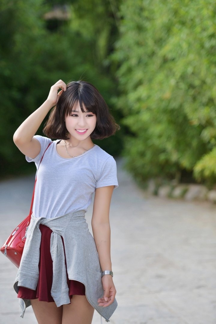 街拍超短裙小姐姐修长美腿写真  第14张