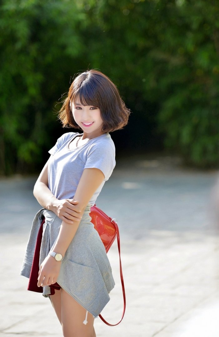 街拍超短裙小姐姐修长美腿写真  第15张