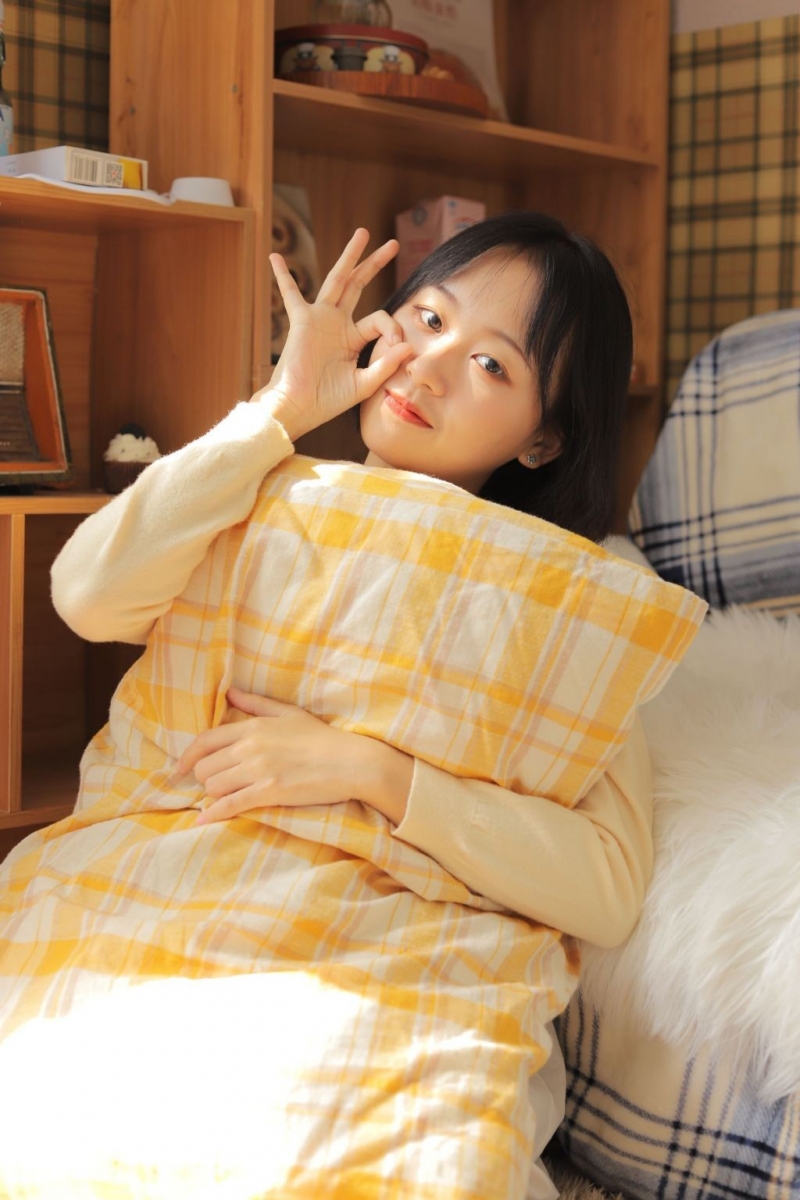 可爱短发美女萝莉吊带睡裙写真  第4张