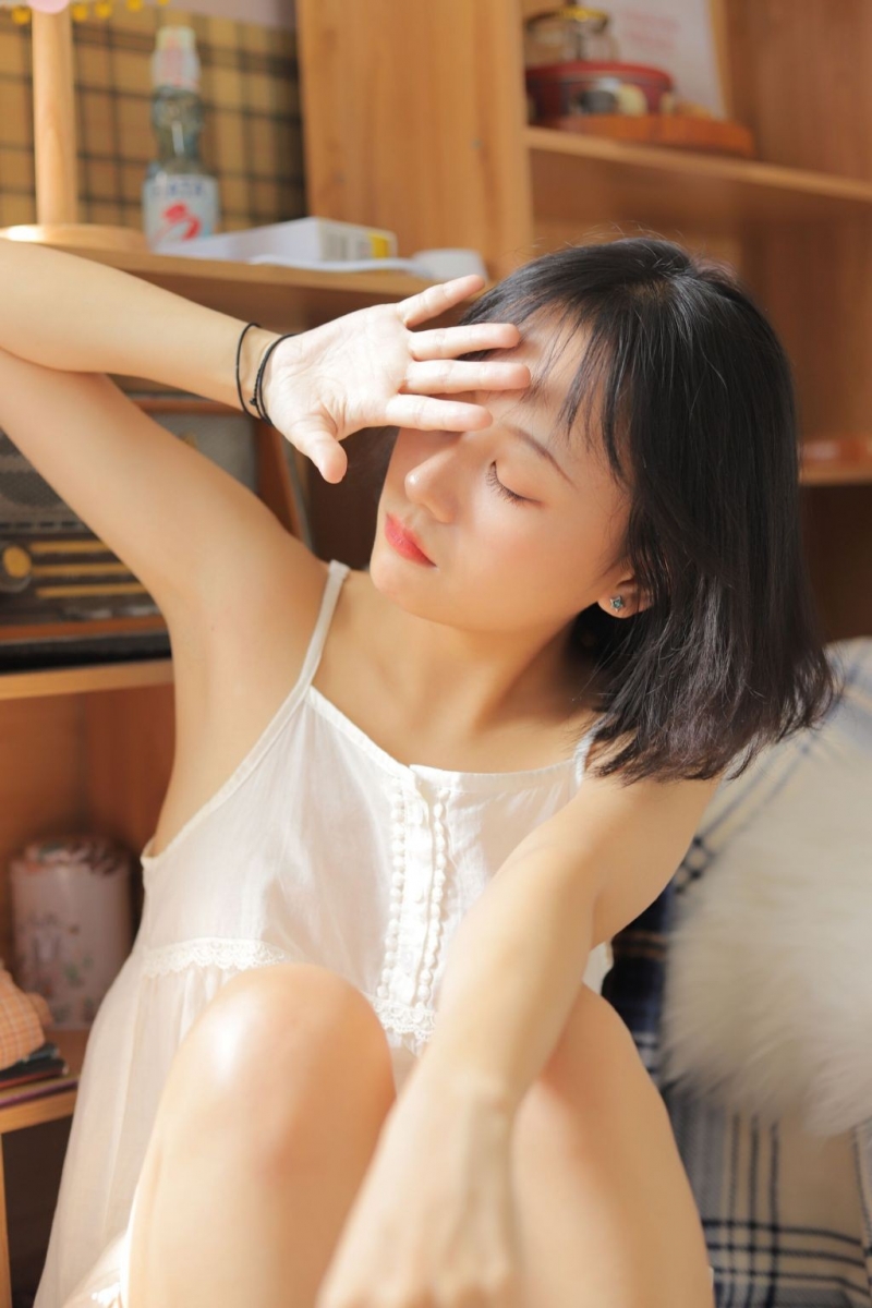 可爱短发美女萝莉吊带睡裙写真  第7张