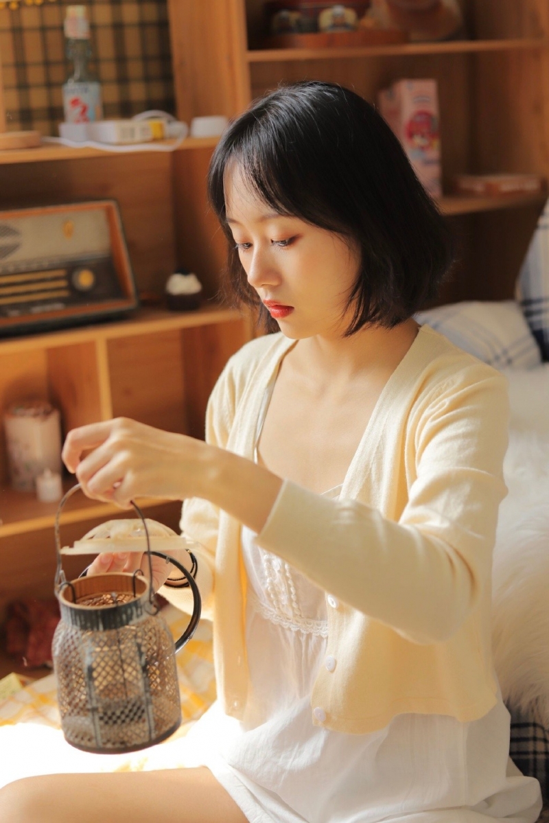 可爱短发美女萝莉吊带睡裙写真  第9张