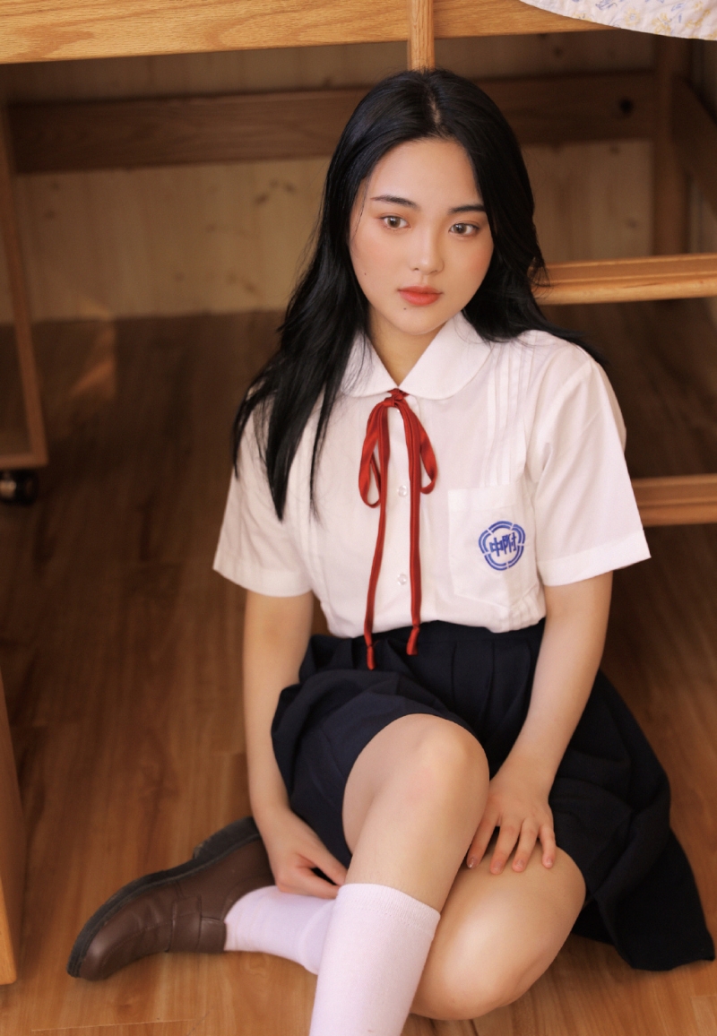 长发美女学生妹jk制服私房写真  第5张