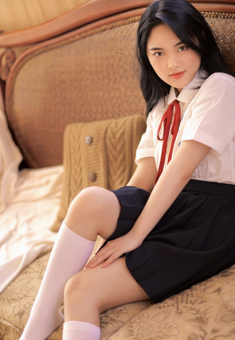 长发美女学生妹jk制服私房写真  第8张